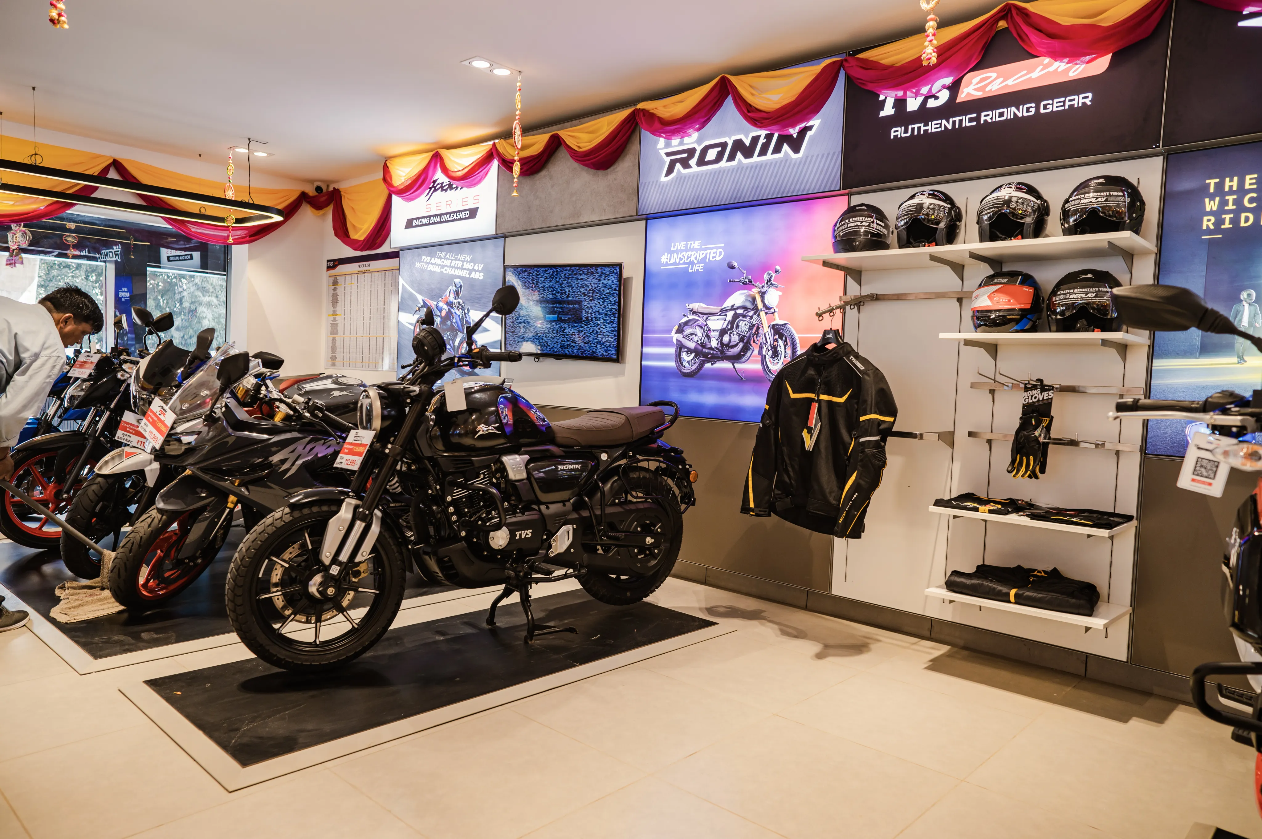 Customer Lounge & Delivery
